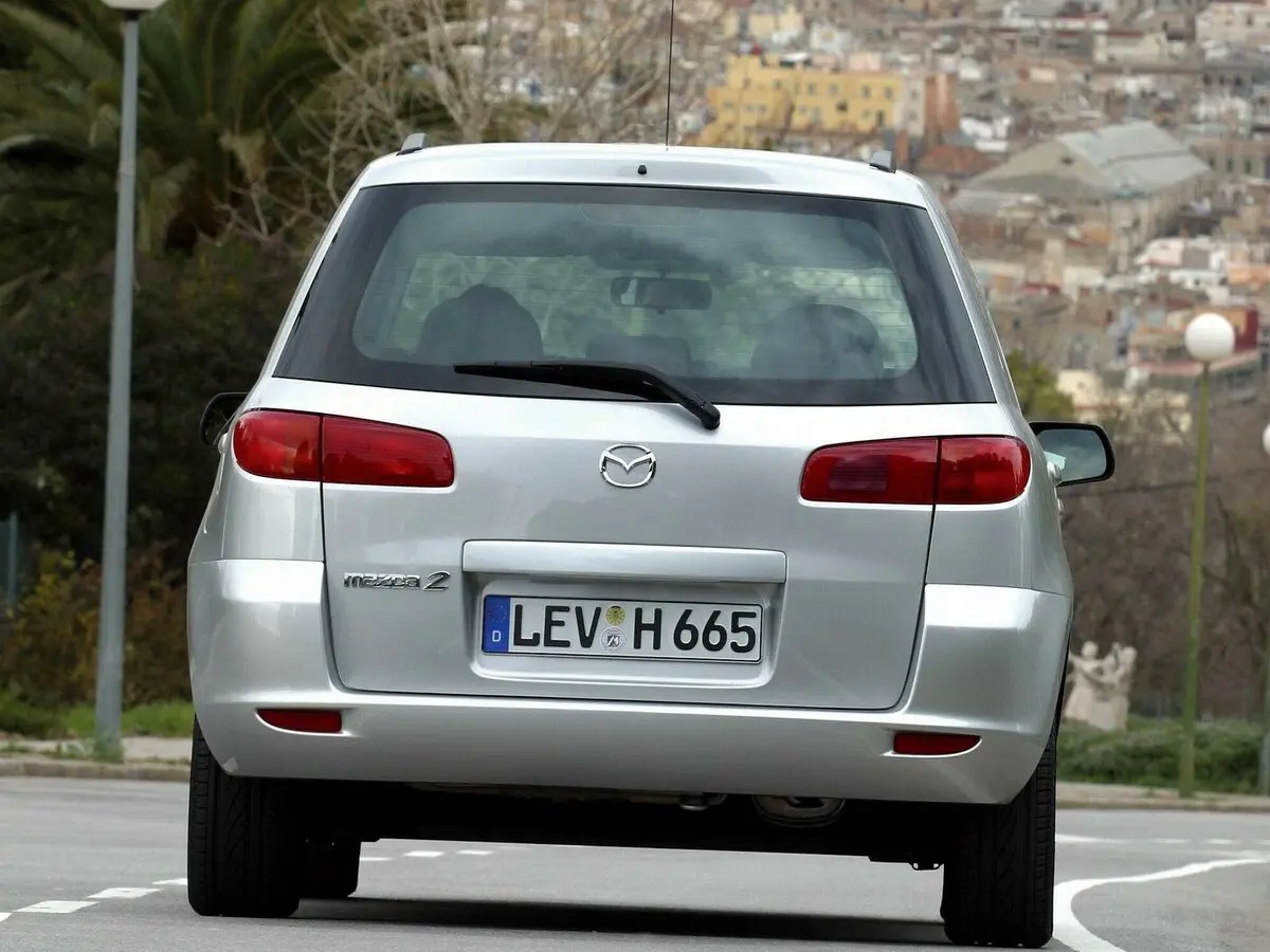 Mazda 2 I (DY) Хэтчбек 5 дв. — сүрөт 4