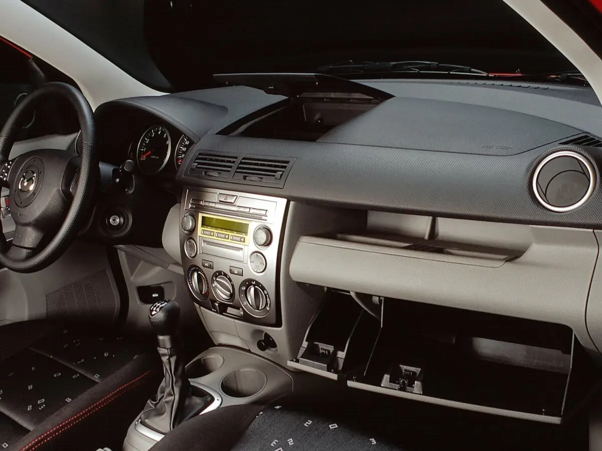 Mazda 2 I (DY) Хэтчбек 5 дв. — сүрөт 7