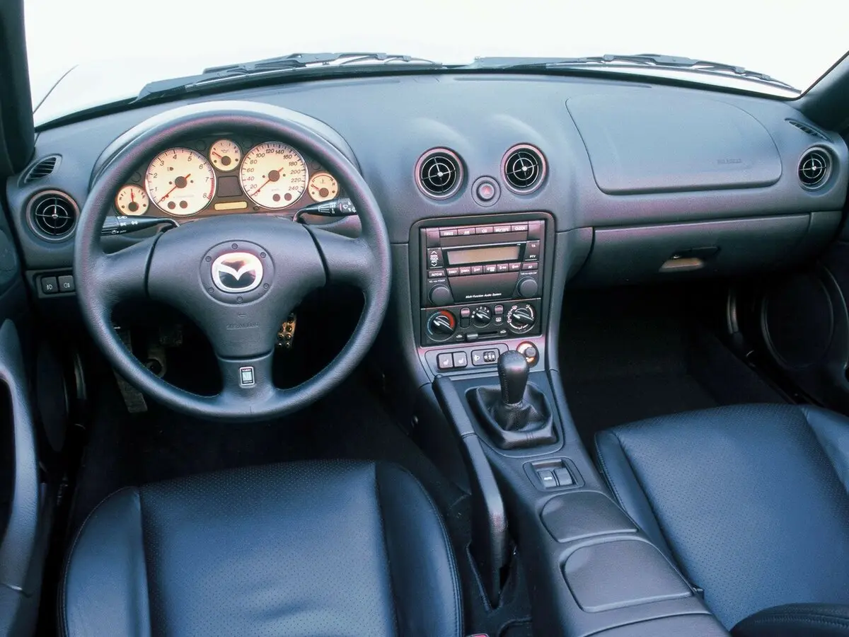 Mazda MX-5 II (NB) Рестайлинг Родстер — 照片 6