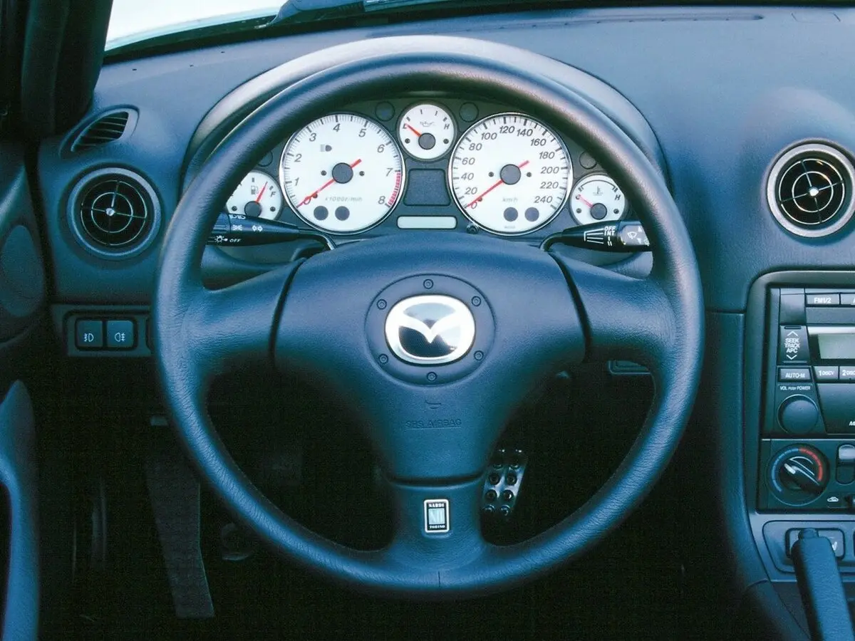 Mazda MX-5 II (NB) Рестайлинг Родстер — 照片 10
