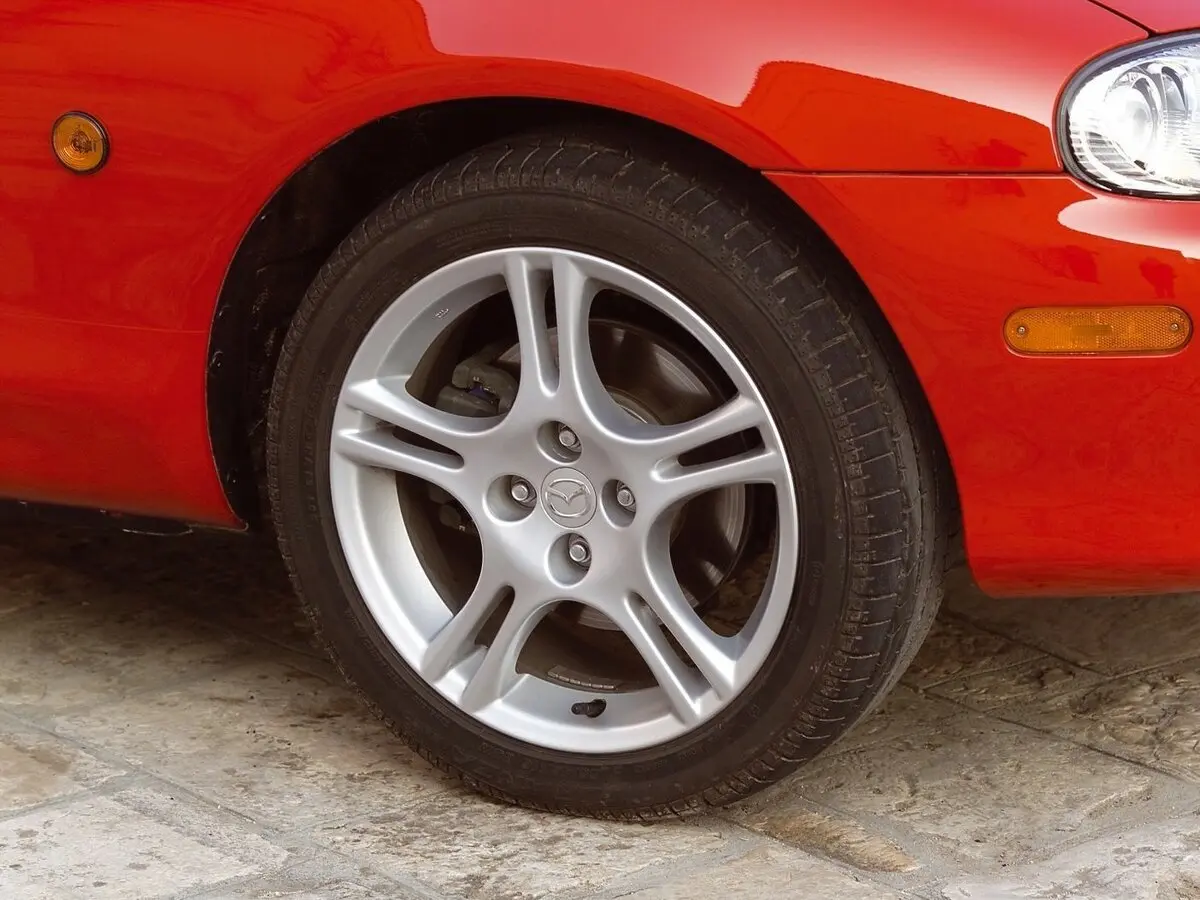 Mazda MX-5 II (NB) Рестайлинг Родстер — 照片 16