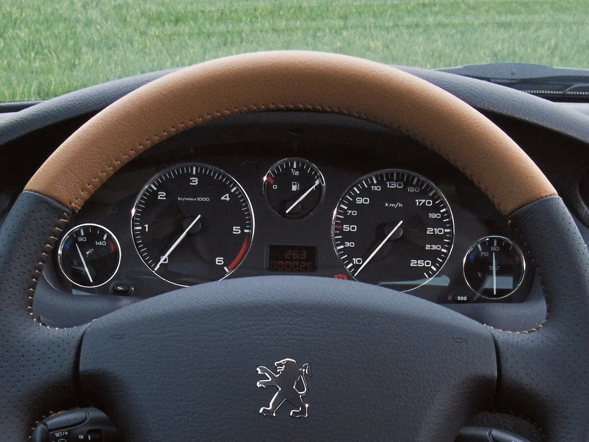 Peugeot 406 I Рестайлинг Купе — фото 8