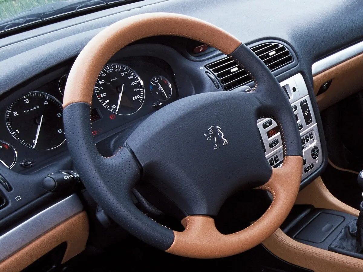 Peugeot 406 I Рестайлинг Купе — фото 9