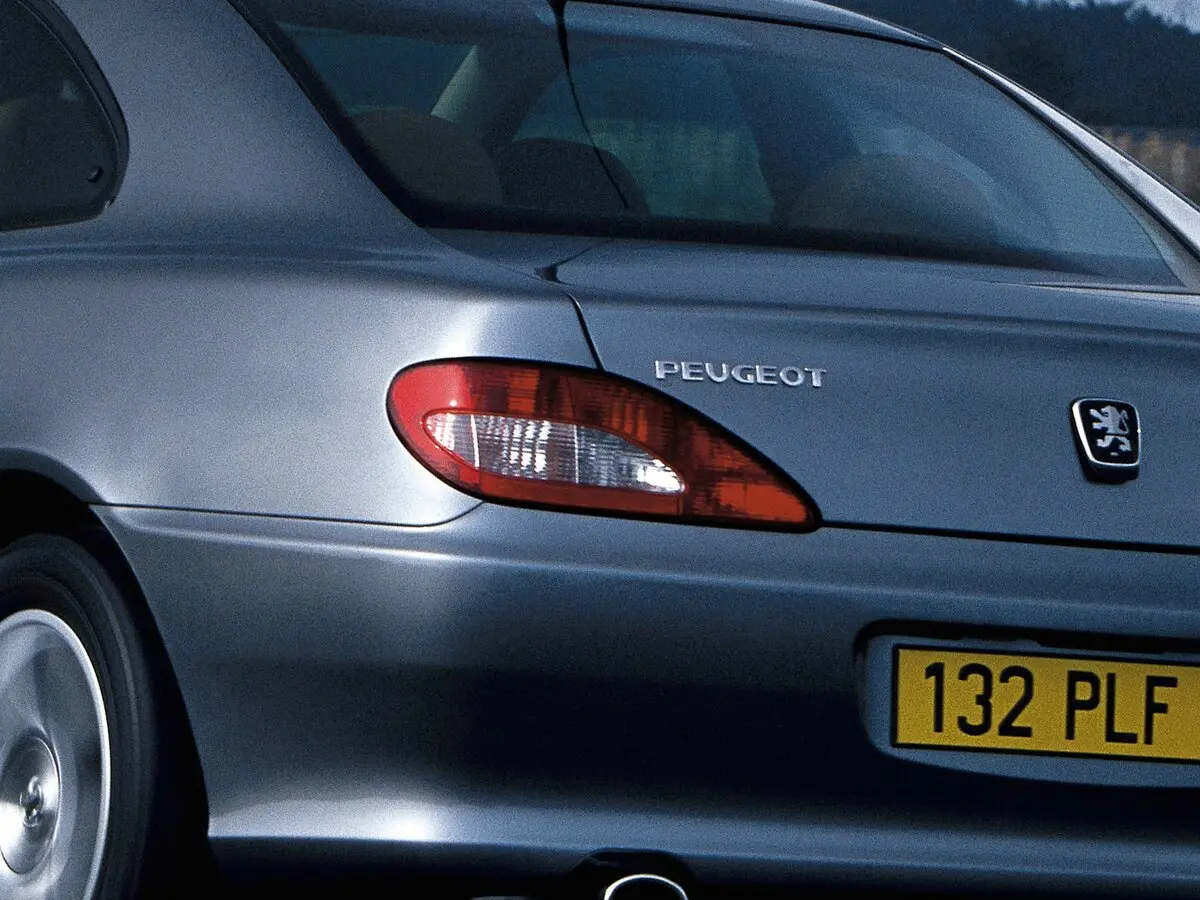 Peugeot 406 I Рестайлинг Купе — фото 13