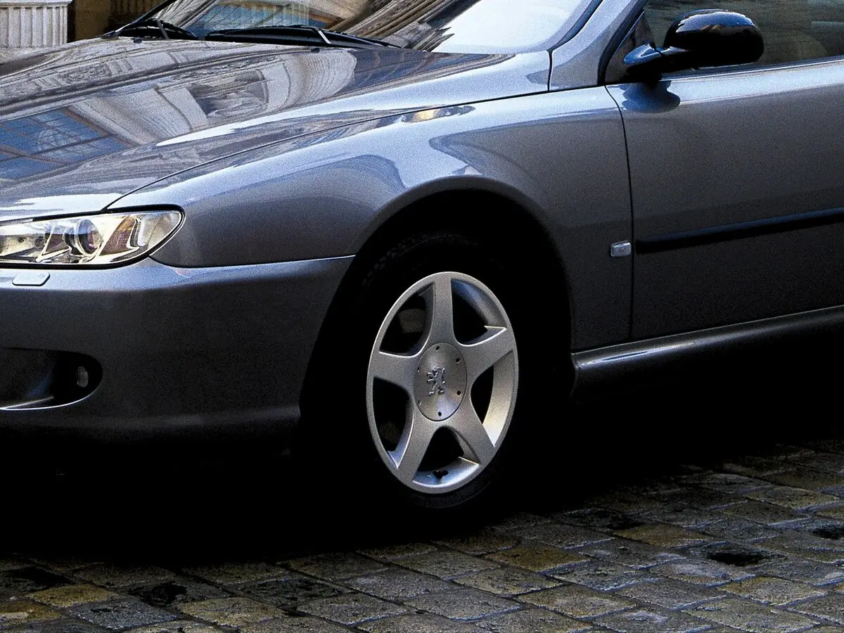Peugeot 406 I Рестайлинг Купе — фото 14