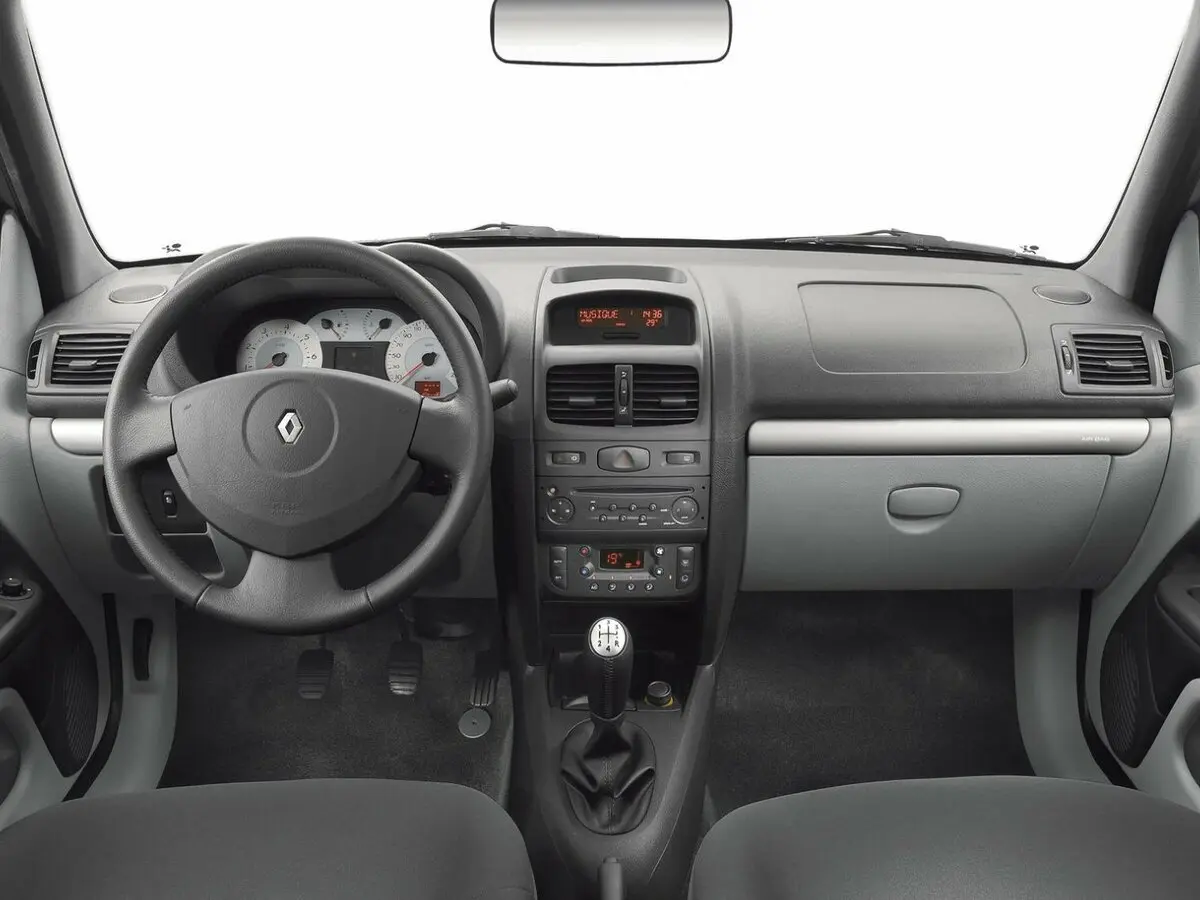 Renault Symbol I Рестайлинг Седан — сүрөт 6