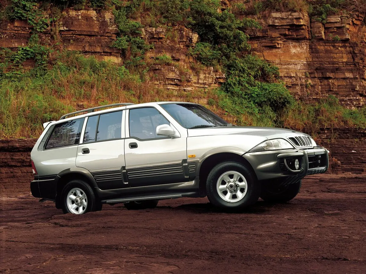 SsangYong Musso I Рестайлинг Внедорожник 5 дв. — фото 2