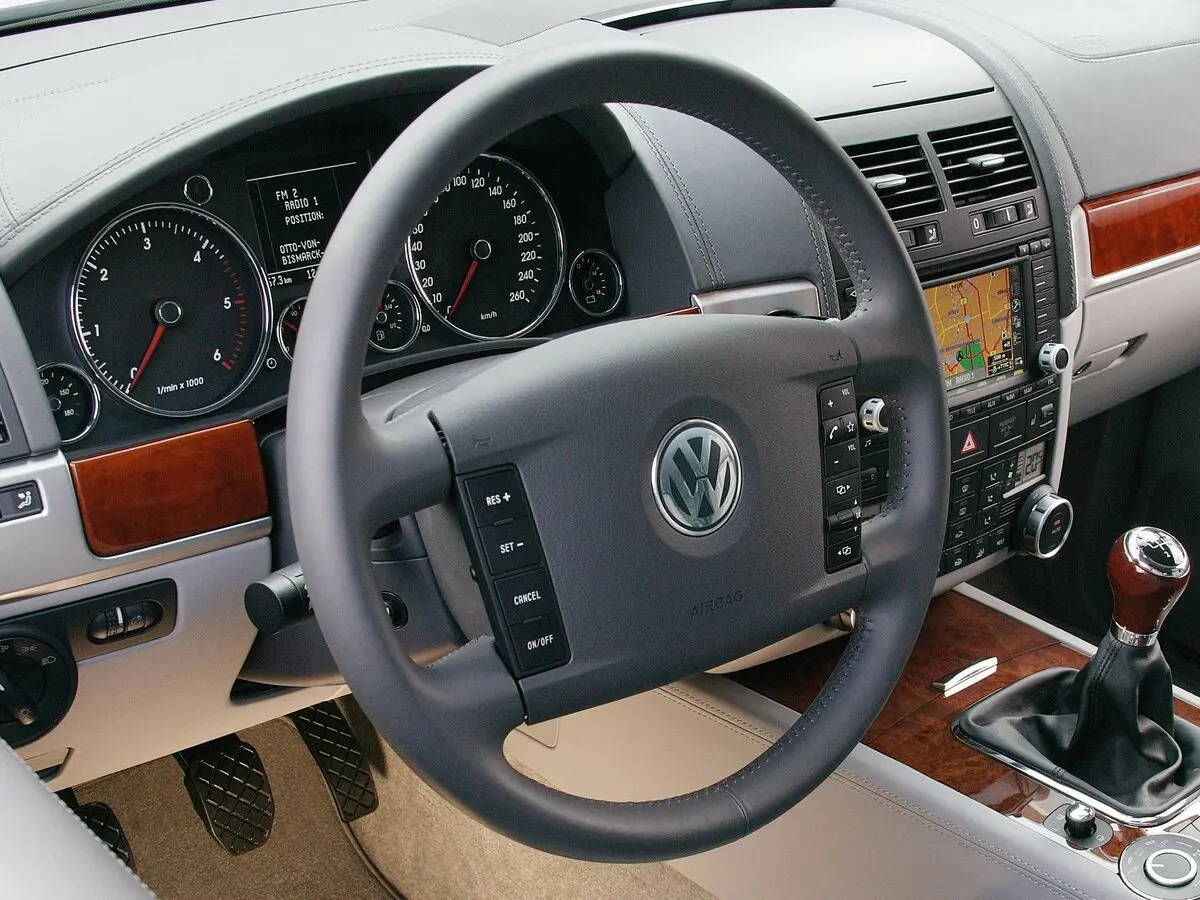 Volkswagen Touareg I Внедорожник 5 дв. — 照片 9