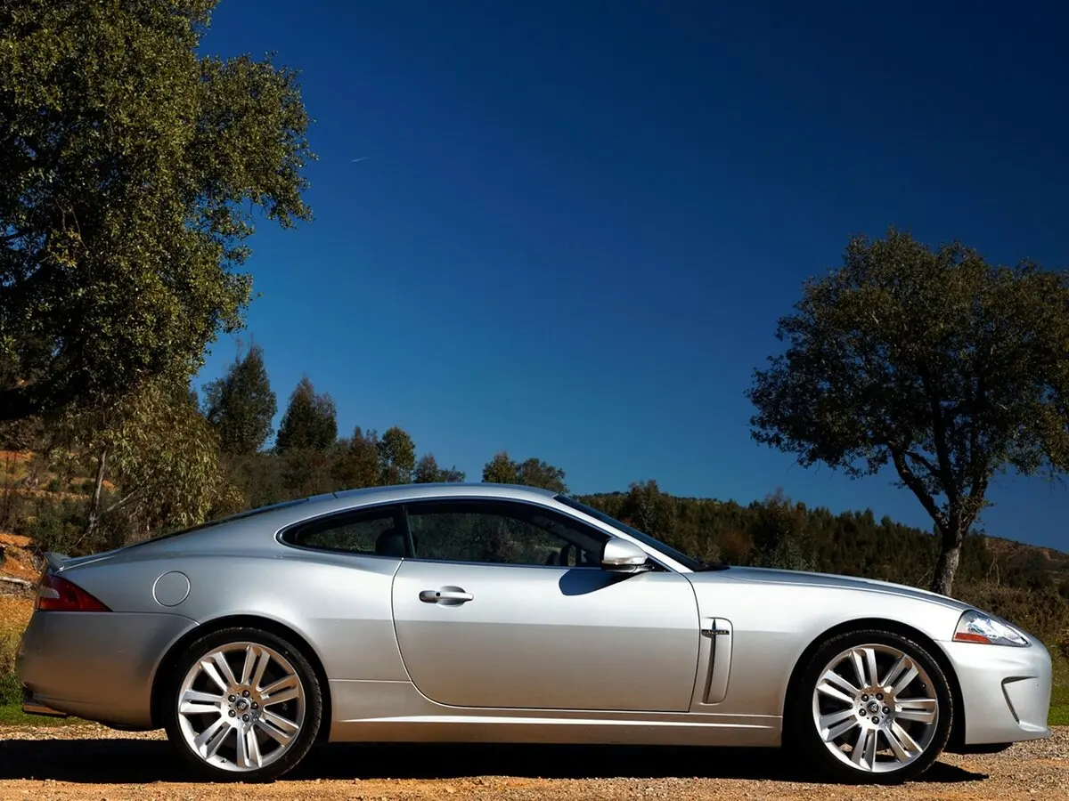 Jaguar XKR II Рестайлинг 1 Купе — сүрөт 2
