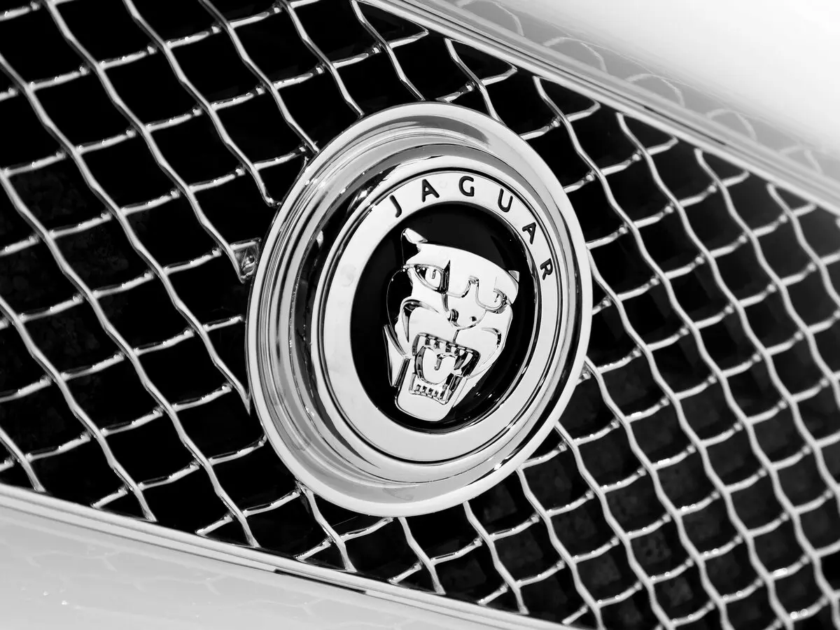Jaguar XKR II Рестайлинг 1 Кабриолет — photo 10
