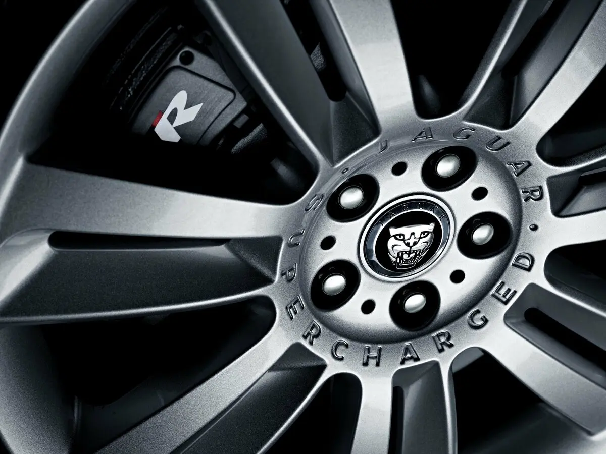 Jaguar XKR II Рестайлинг 1 Кабриолет — photo 11