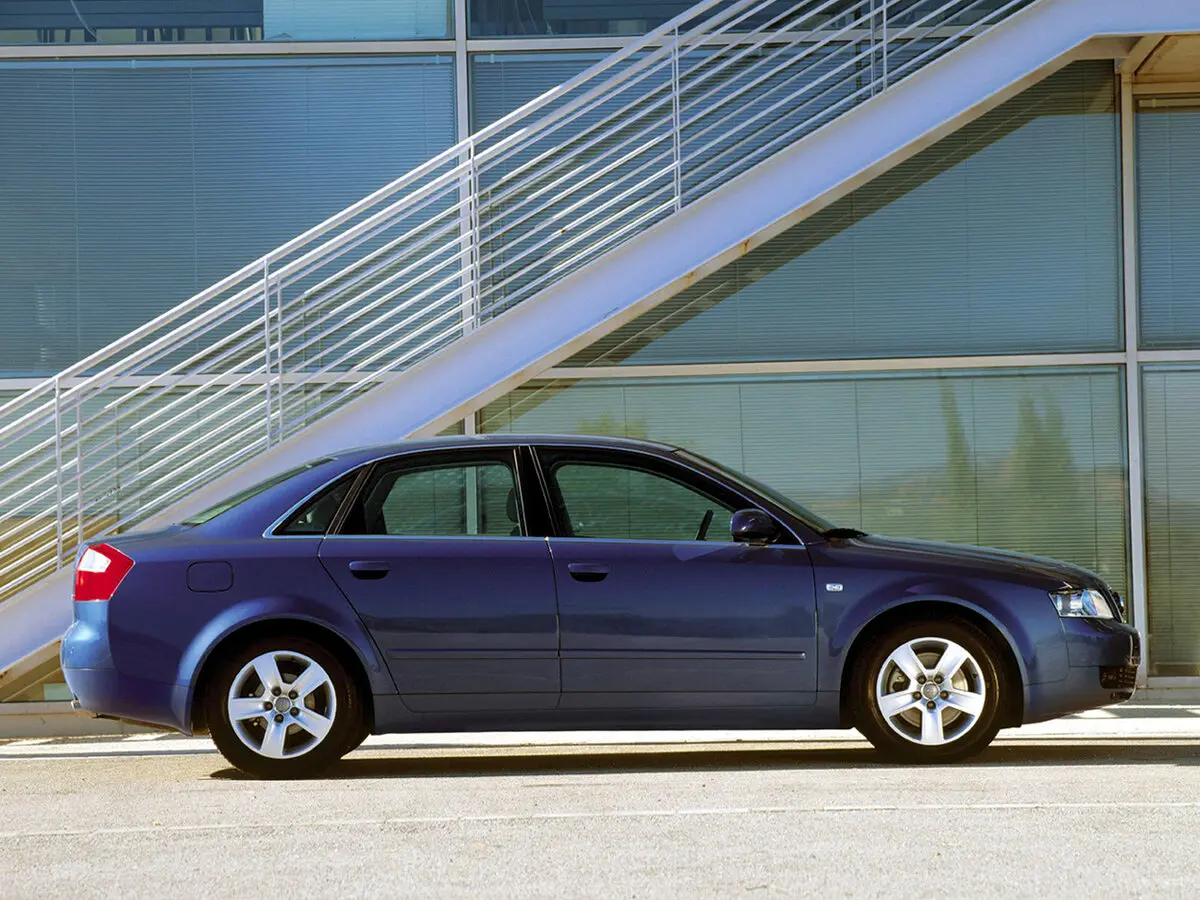 Audi A4 II (B6) Седан — photo 2