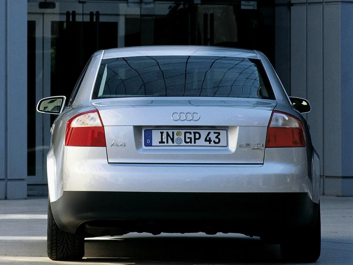 Audi A4 II (B6) Седан — photo 4