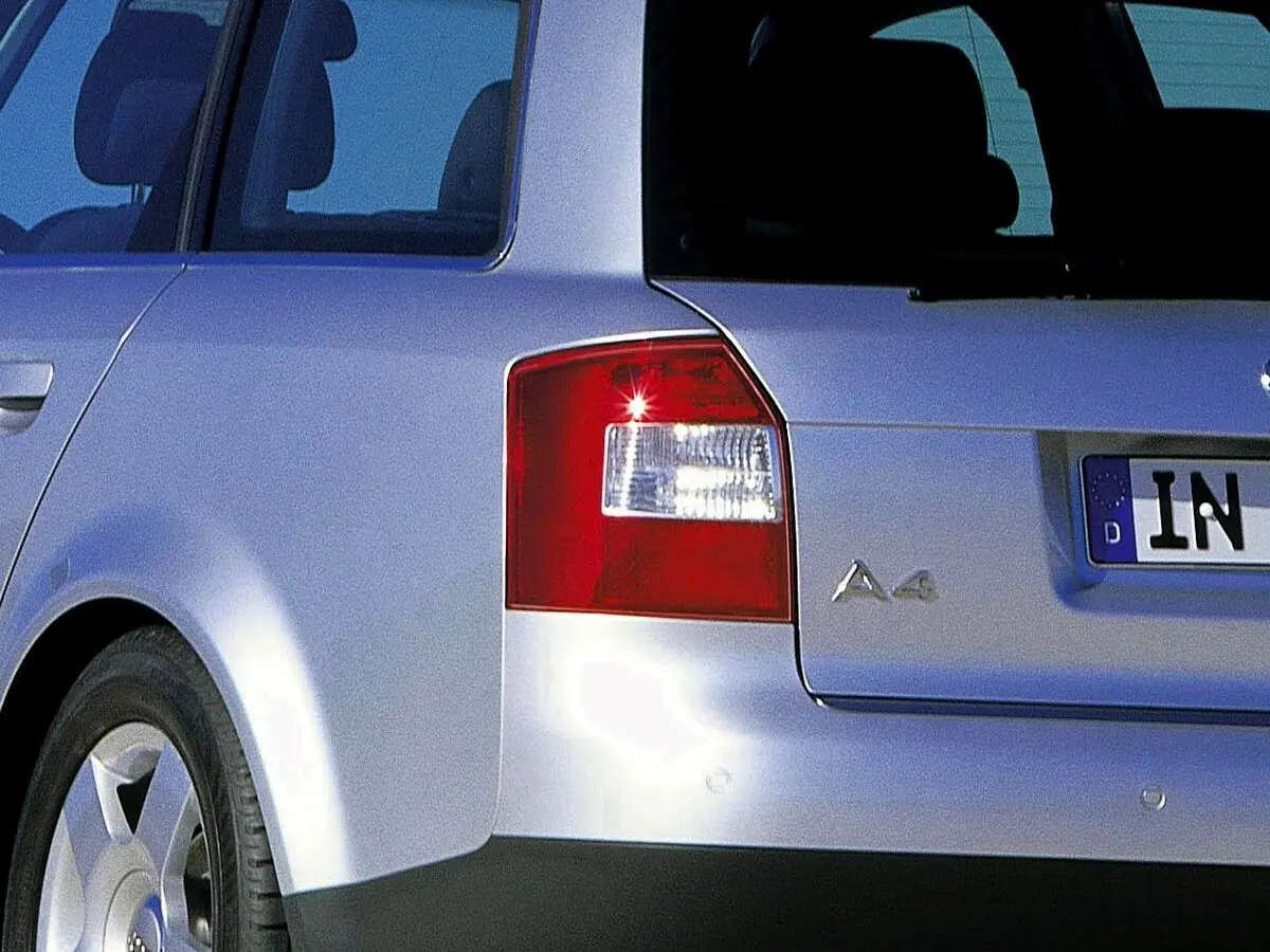 Audi A4 II (B6) Универсал 5 дв. — photo 10