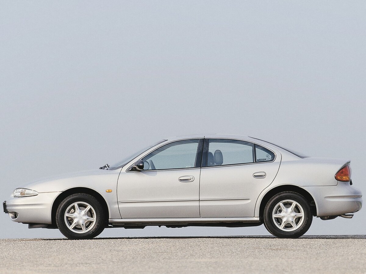 Chevrolet Alero 1999 – 2004 Седан — фото 2