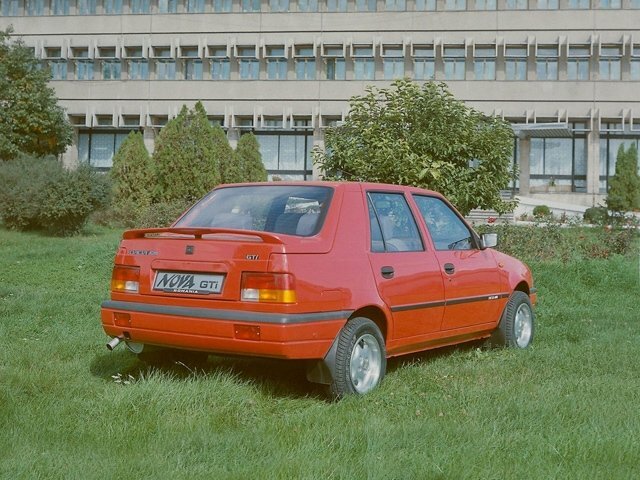 Dacia Nova 1995 – 2000 Лифтбек — фото 3
