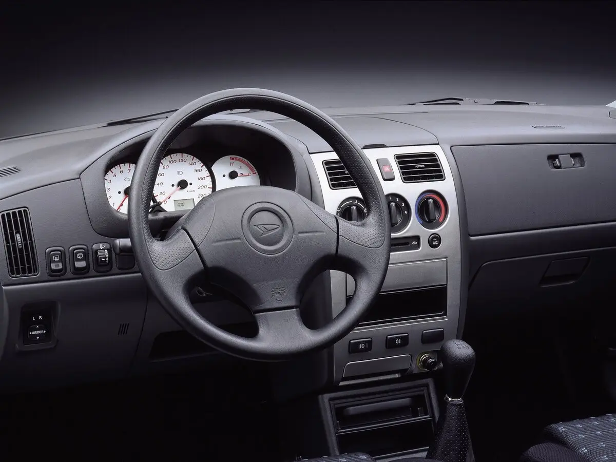 Daihatsu Sirion I (M1) Хэтчбек 5 дв. — сүрөт 4