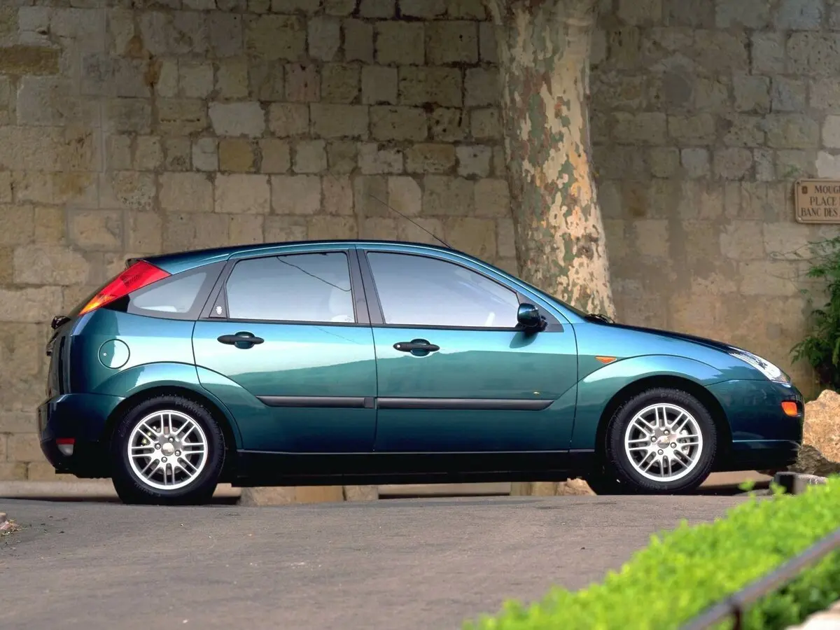 Ford Focus I Хэтчбек 5 дв. — фото 2
