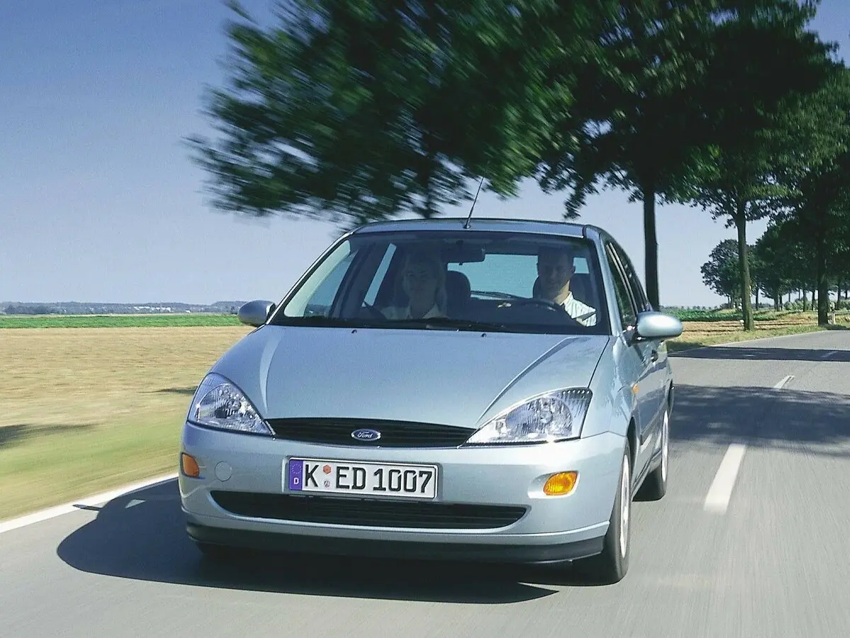 Ford Focus I Хэтчбек 5 дв. — фото 3