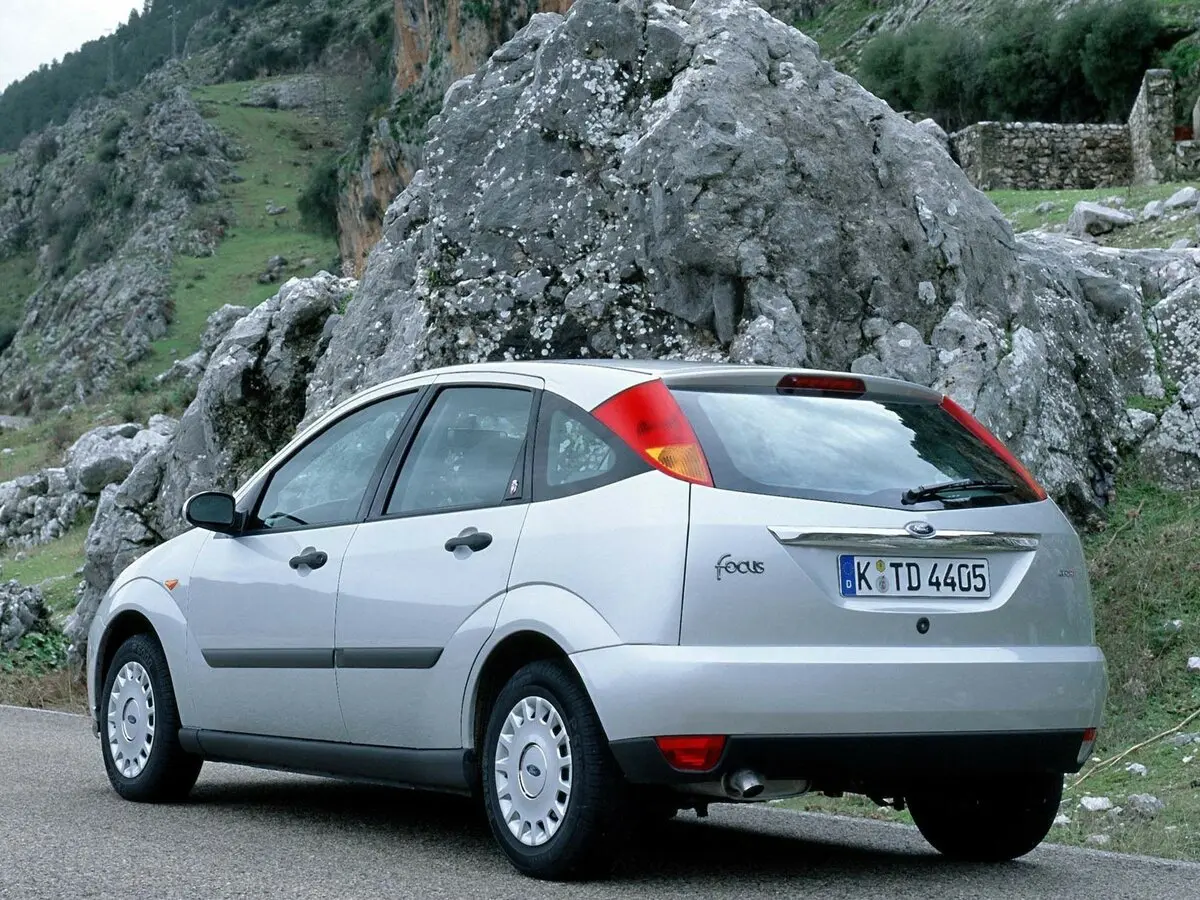 Ford Focus I Хэтчбек 5 дв. — фото 4