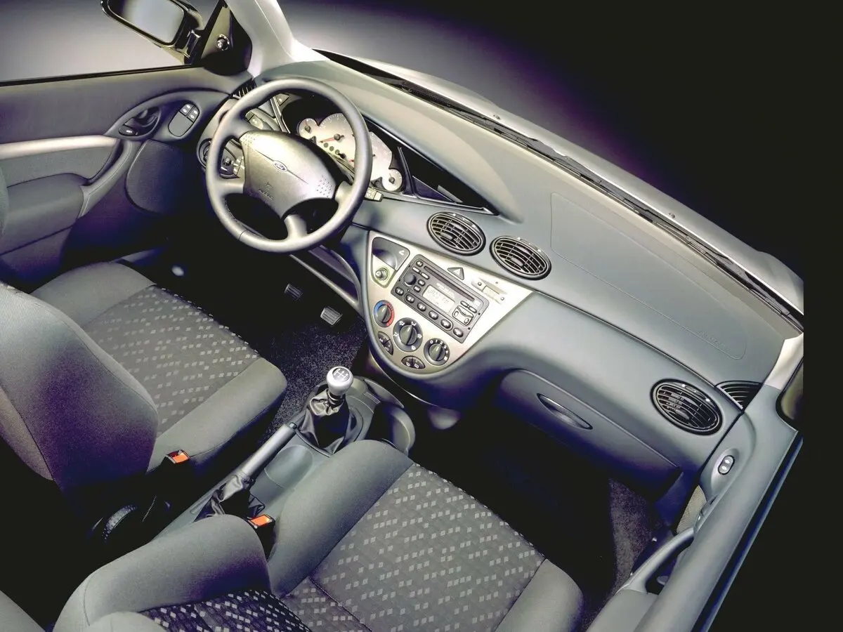 Ford Focus I Хэтчбек 5 дв. — фото 5