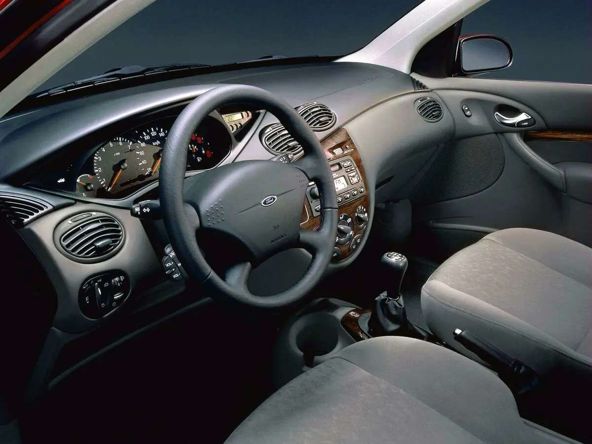 Ford Focus I Хэтчбек 5 дв. — фото 6