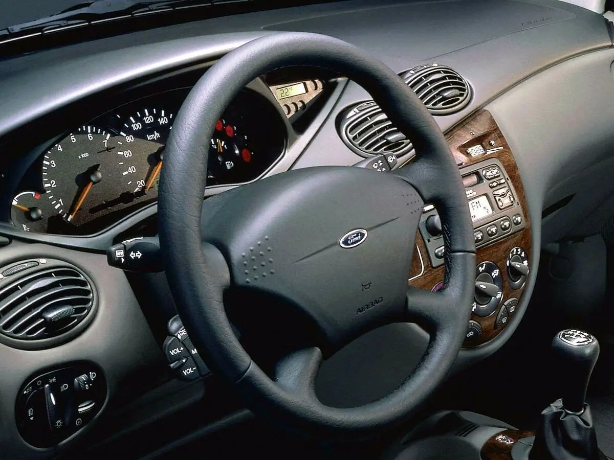 Ford Focus I Хэтчбек 5 дв. — фото 7