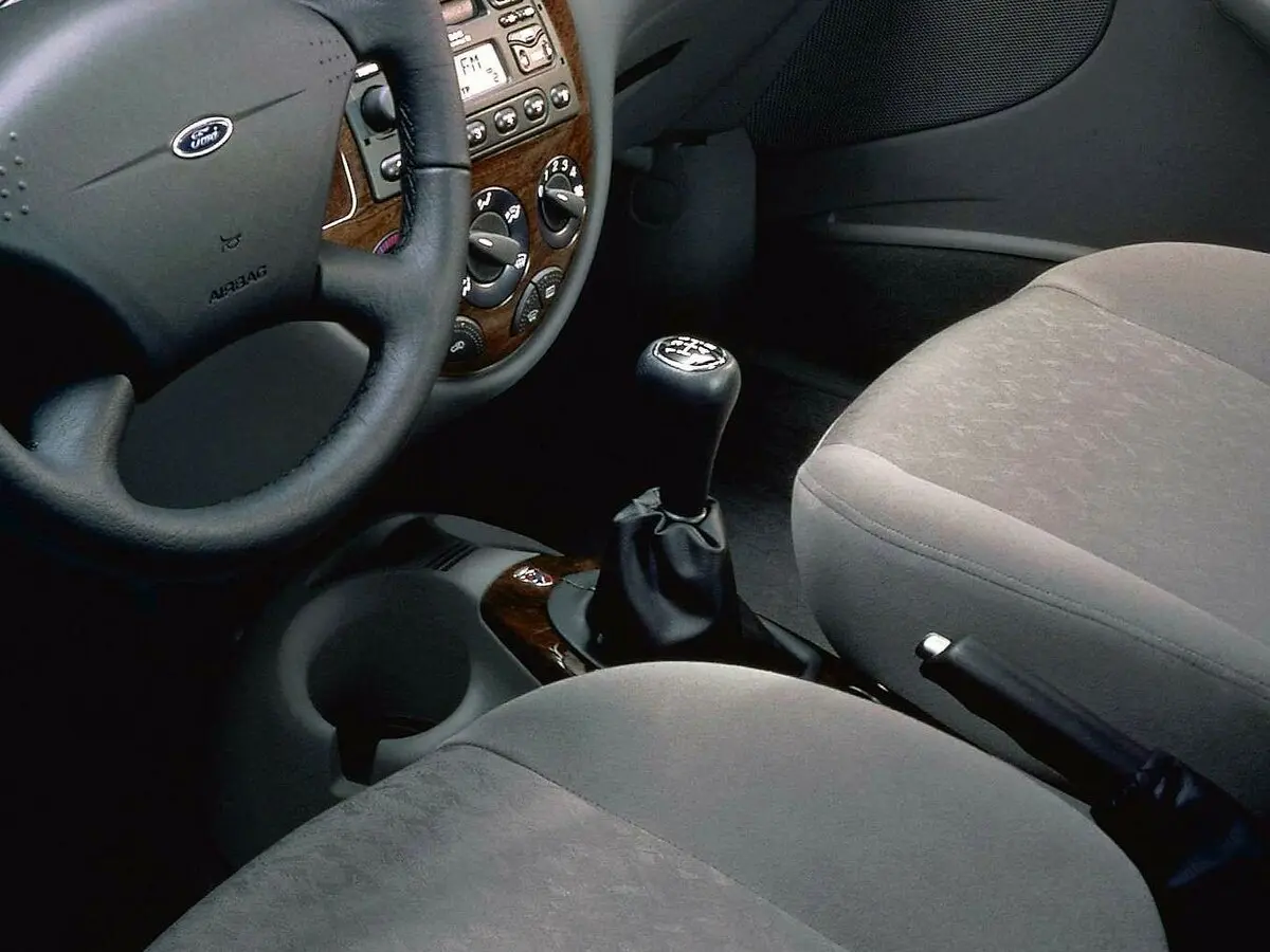 Ford Focus I Хэтчбек 5 дв. — фото 8