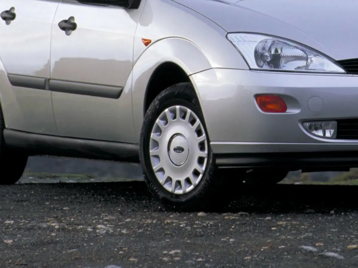 Ford Focus I Хэтчбек 5 дв. — фото 10