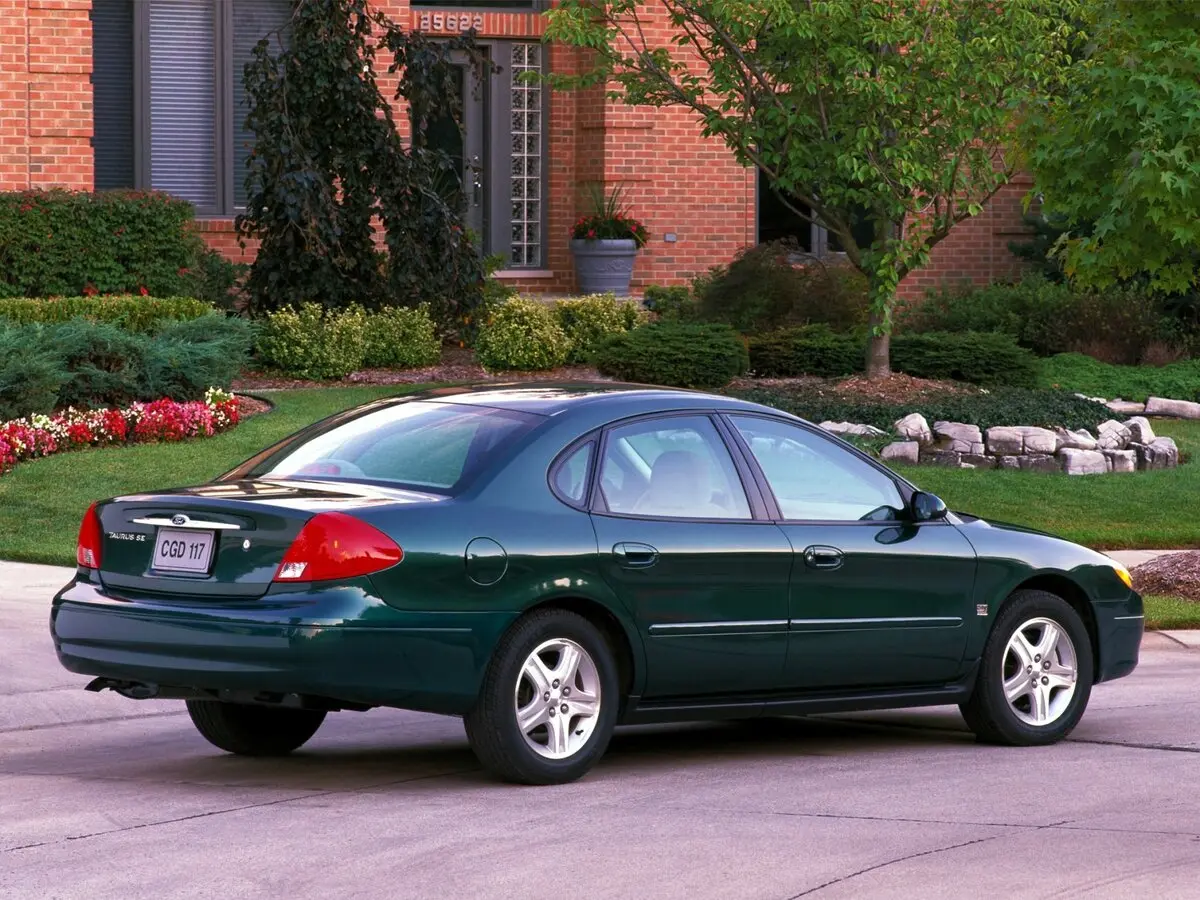 Ford Taurus IV Седан — 照片 3