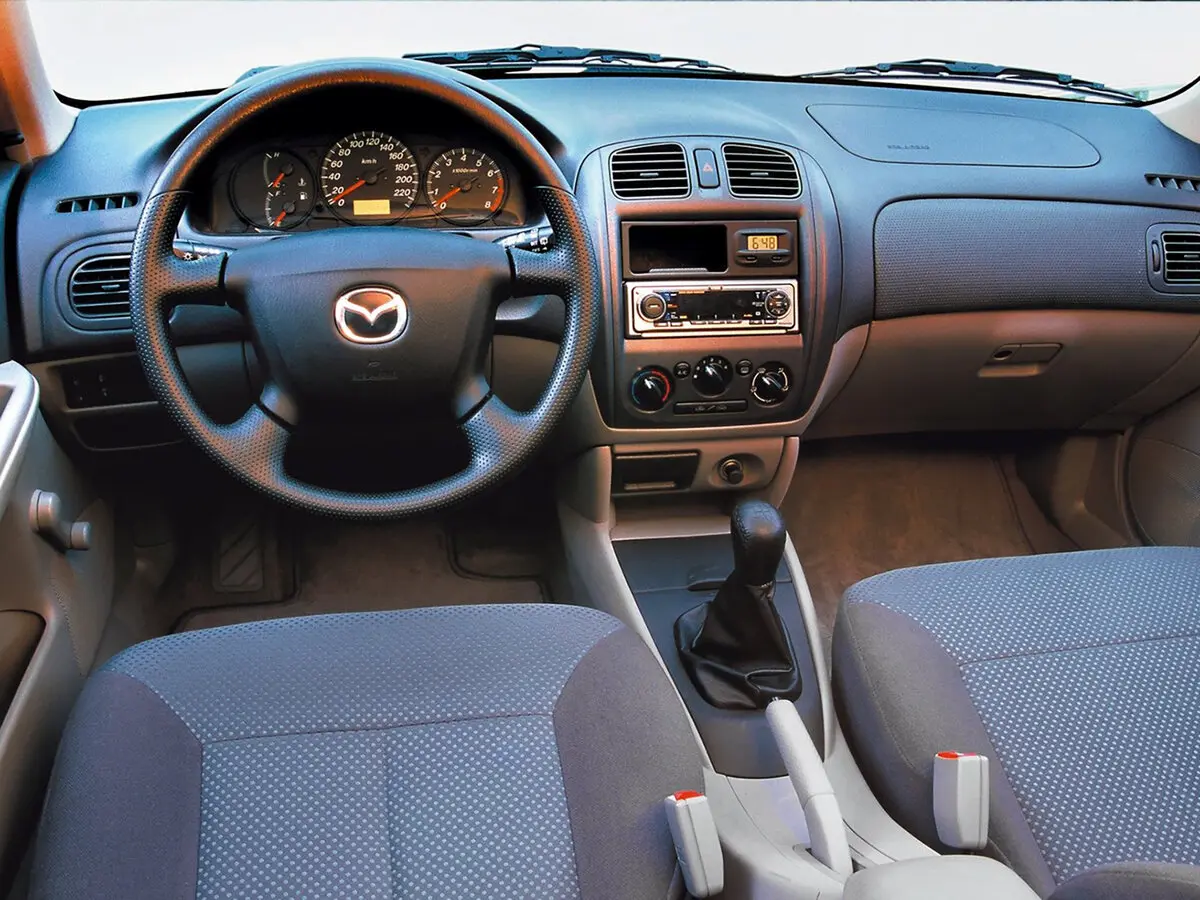 Mazda 323 VI (BJ) Рестайлинг Универсал 5 дв. — фото 5