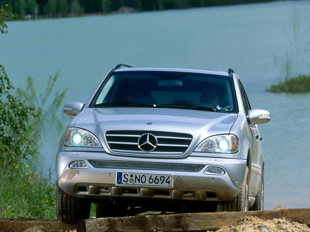 Mercedes-Benz M-Класс I (W163) Рестайлинг Внедорожник 5 дв. — сүрөт 3
