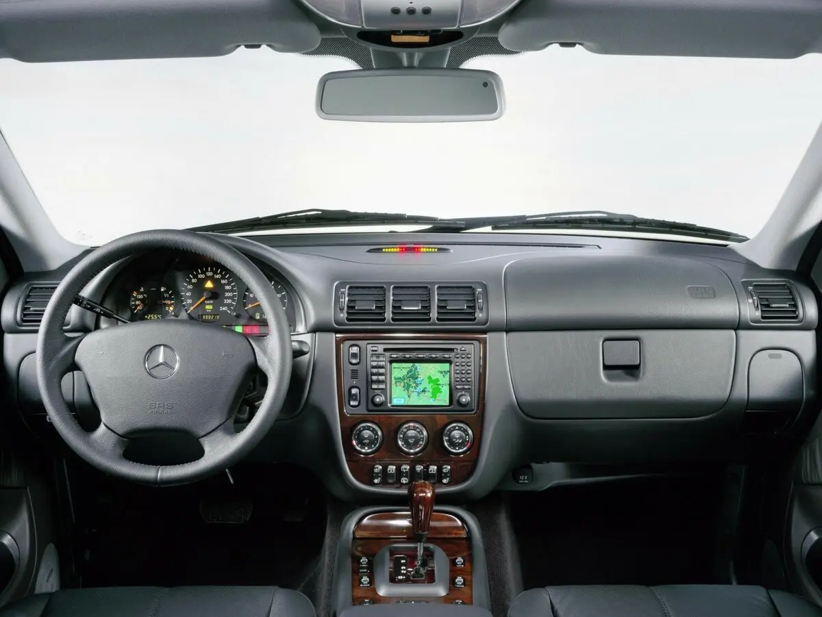Mercedes-Benz M-Класс I (W163) Рестайлинг Внедорожник 5 дв. — сүрөт 5