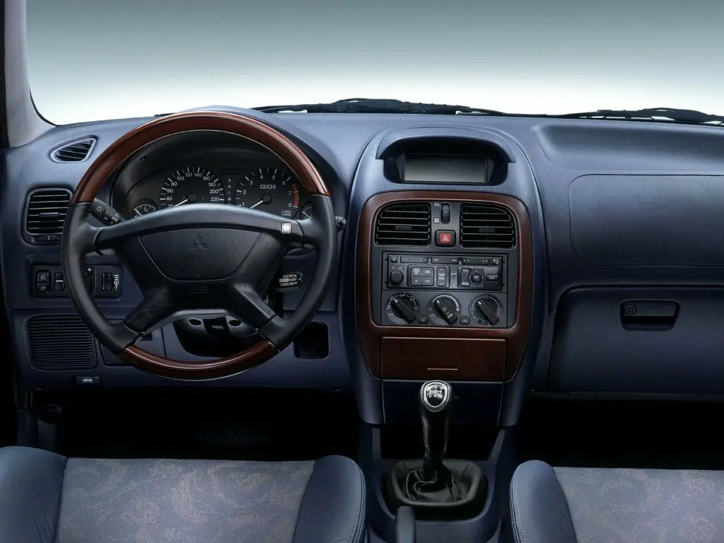 Mitsubishi Carisma I Рестайлинг Седан — сүрөт 5