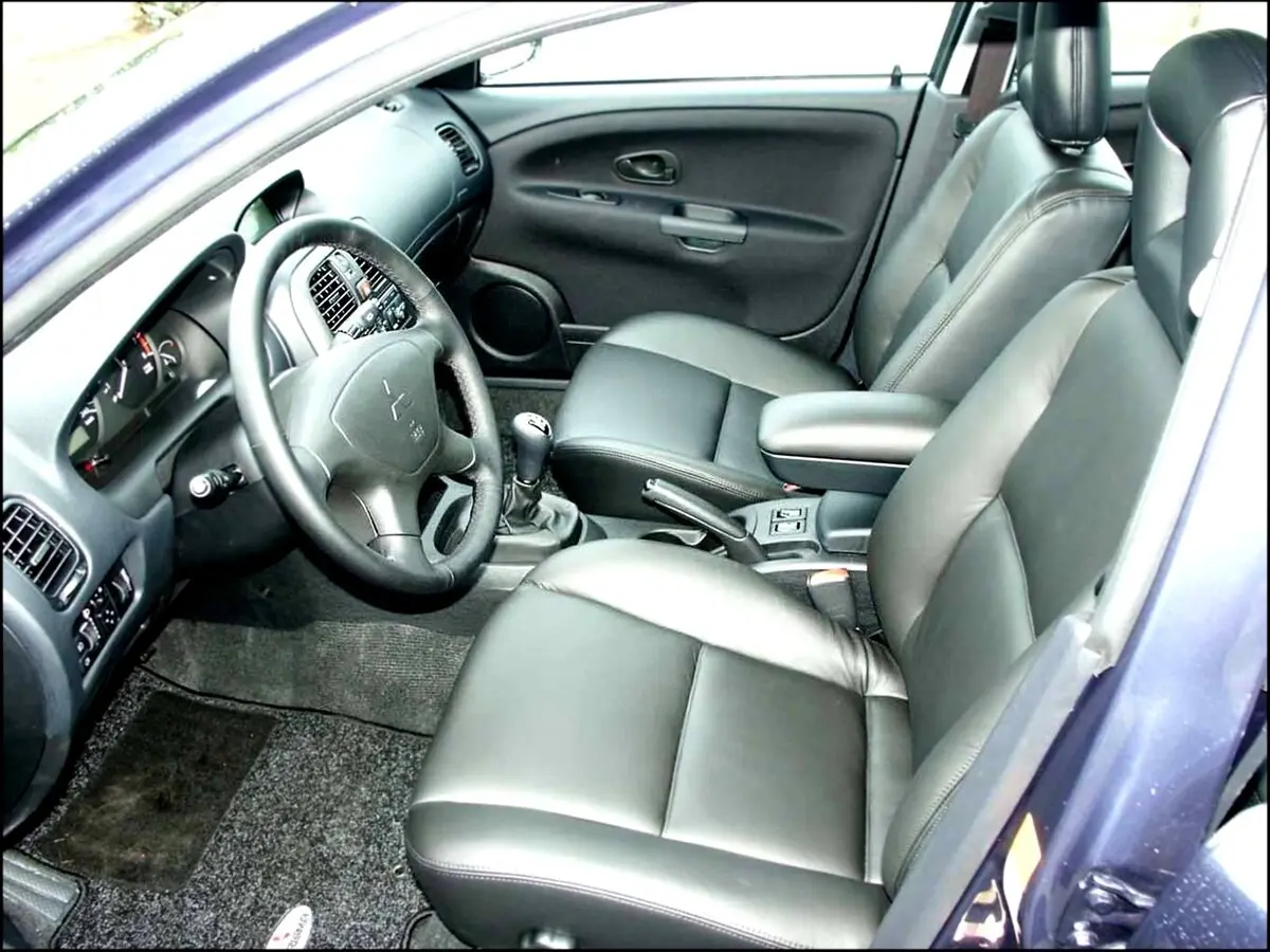 Mitsubishi Carisma I Рестайлинг Лифтбек — сүрөт 7