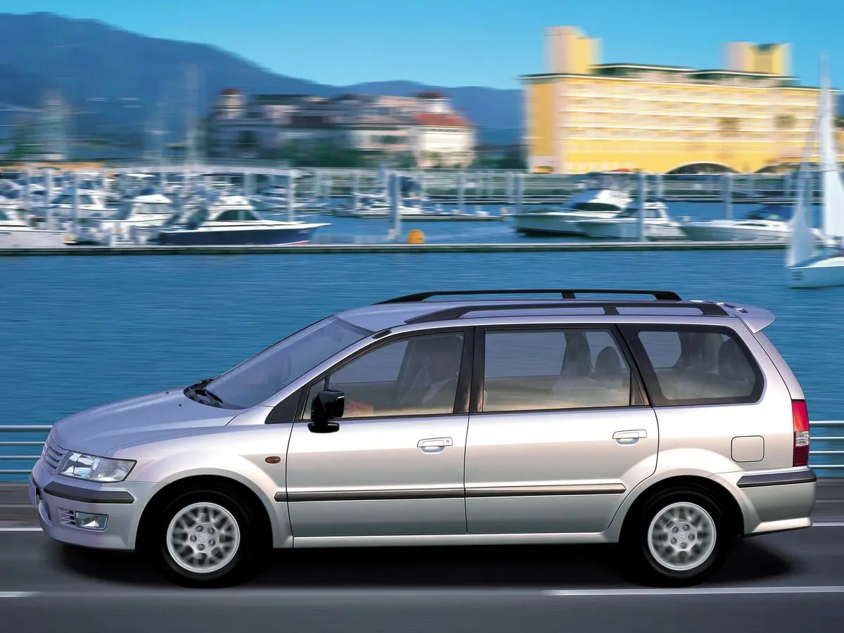 Mitsubishi Space Wagon III Компактвэн — сүрөт 2