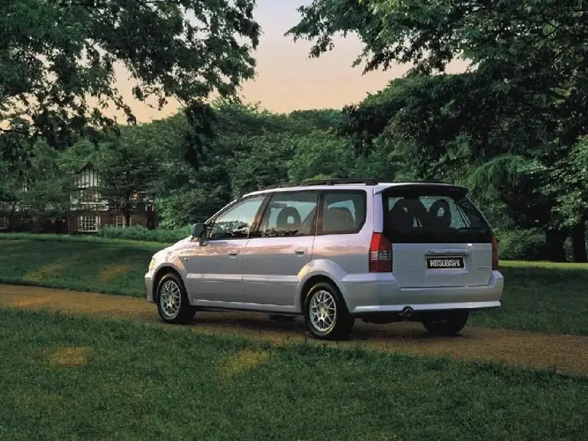 Mitsubishi Space Wagon III Компактвэн — сүрөт 4