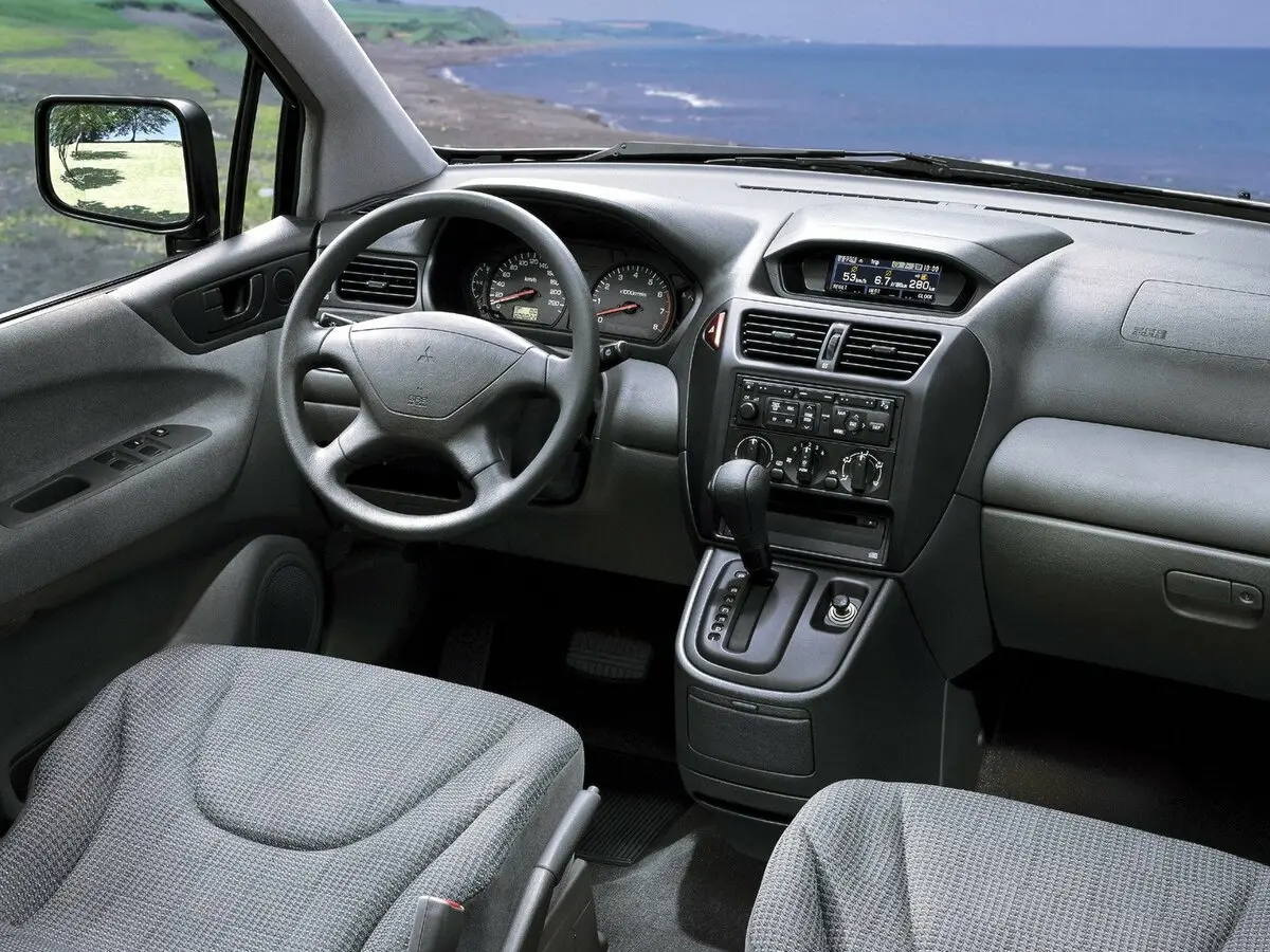 Mitsubishi Space Wagon III Компактвэн — сүрөт 5