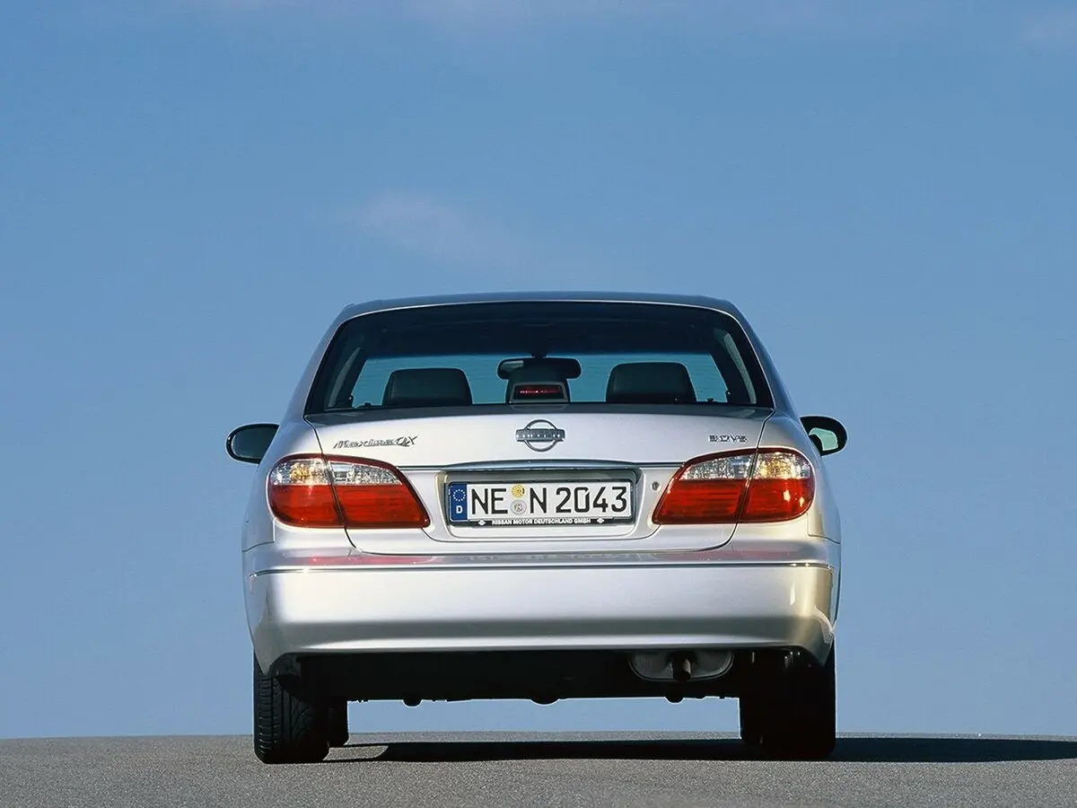Nissan Maxima V (A33) Седан — photo 4