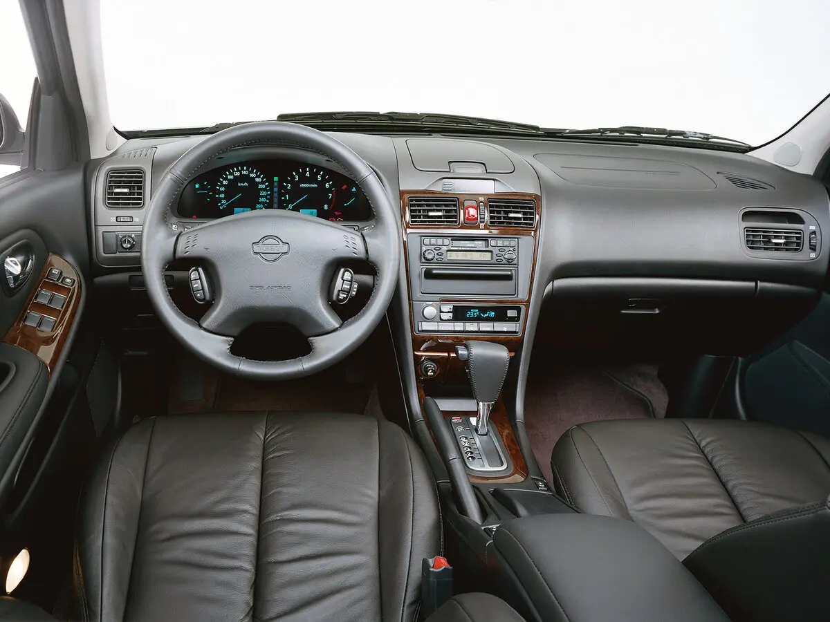 Nissan Maxima V (A33) Седан — photo 6