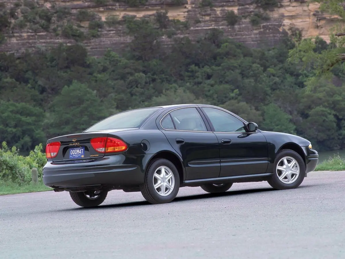 Oldsmobile Alero 1999 – 2004 Седан — 照片 4