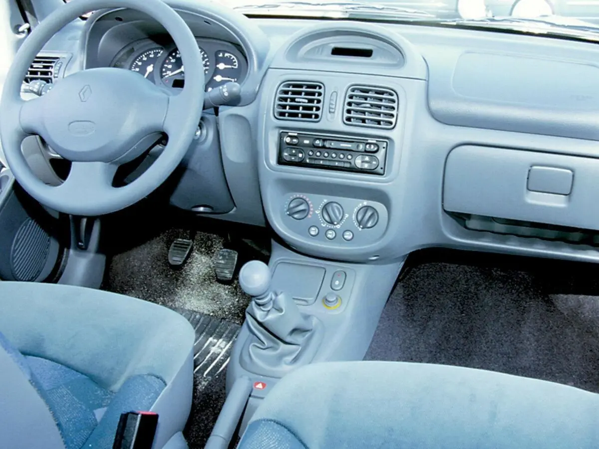 Renault Clio II Хэтчбек 3 дв. — photo 5