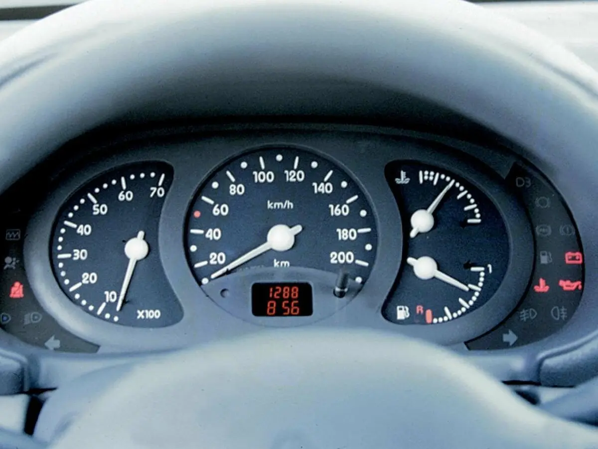 Renault Clio II Хэтчбек 3 дв. — photo 6
