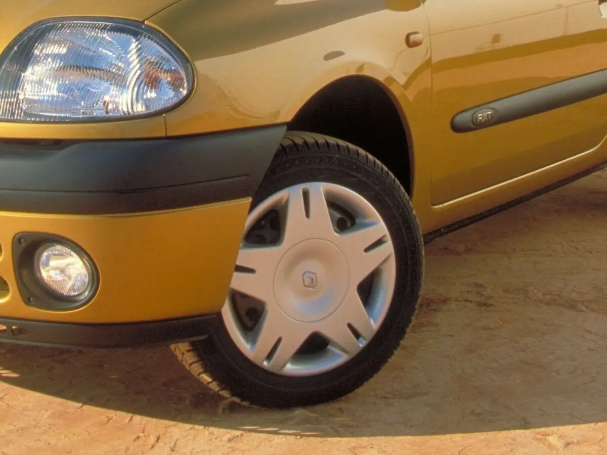 Renault Clio II Хэтчбек 3 дв. — photo 8