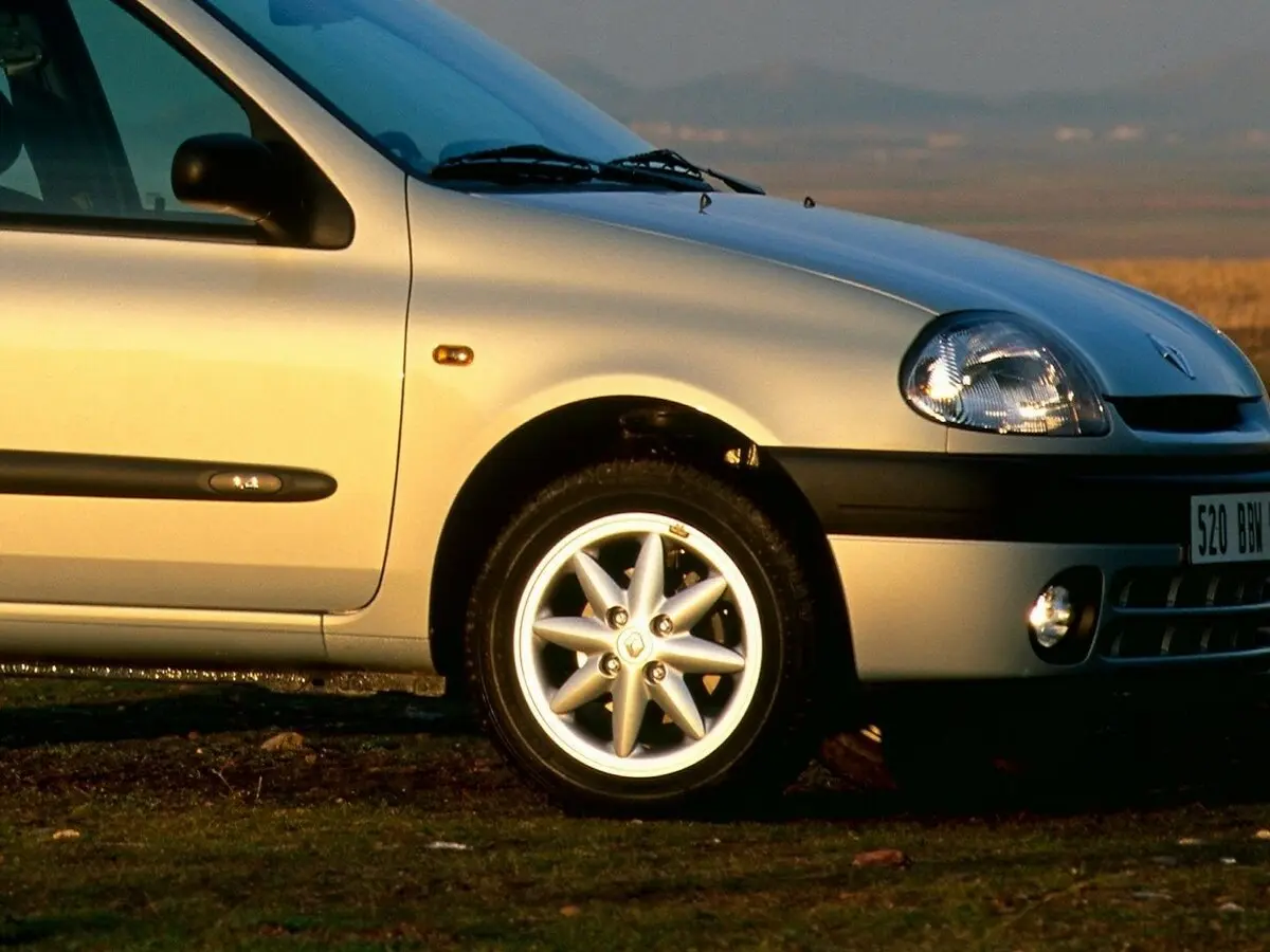Renault Clio II Хэтчбек 5 дв. — сүрөт 6