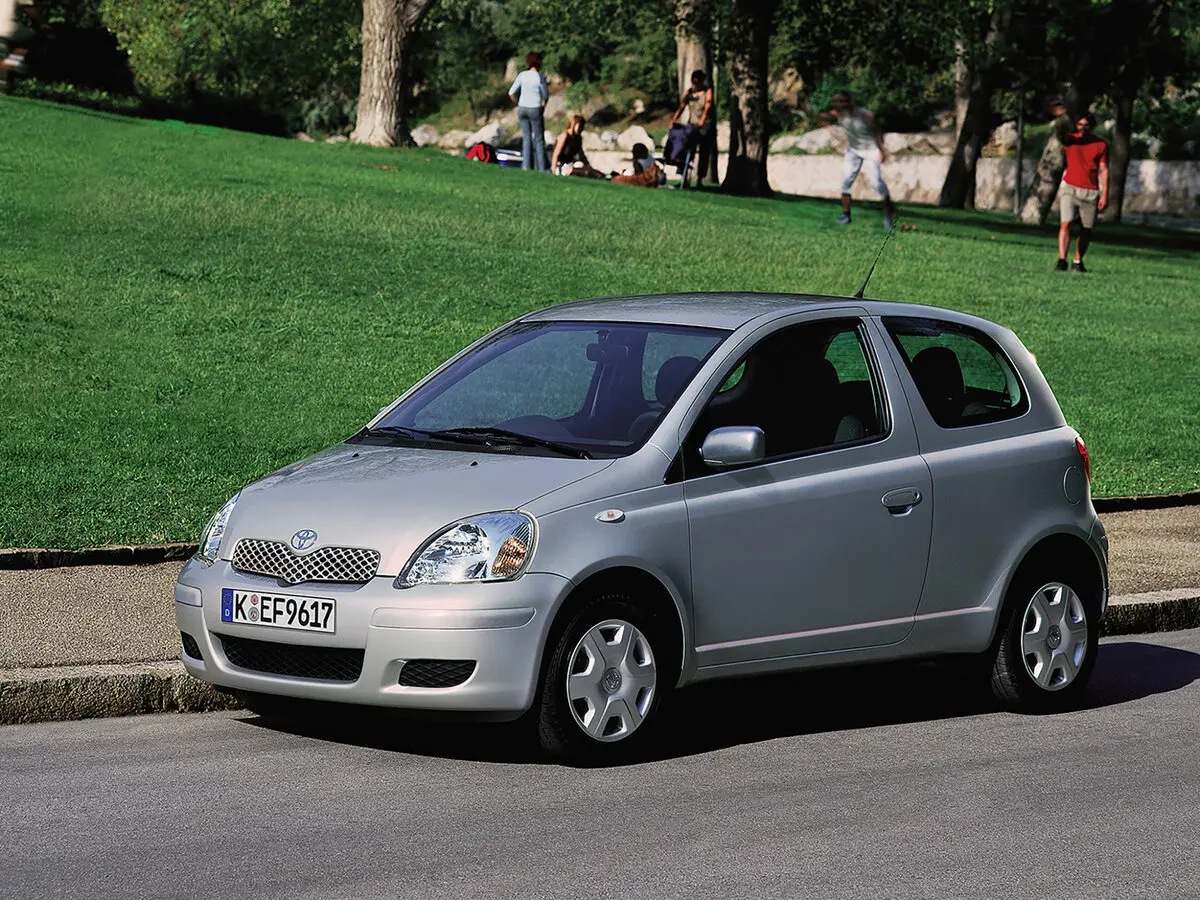 Toyota Yaris I Рестайлинг Хэтчбек 3 дв. — сүрөт 2