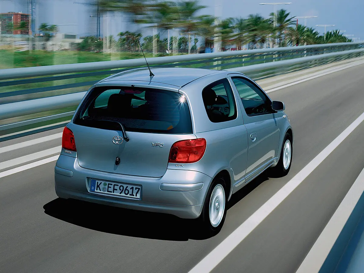 Toyota Yaris I Рестайлинг Хэтчбек 3 дв. — сүрөт 5