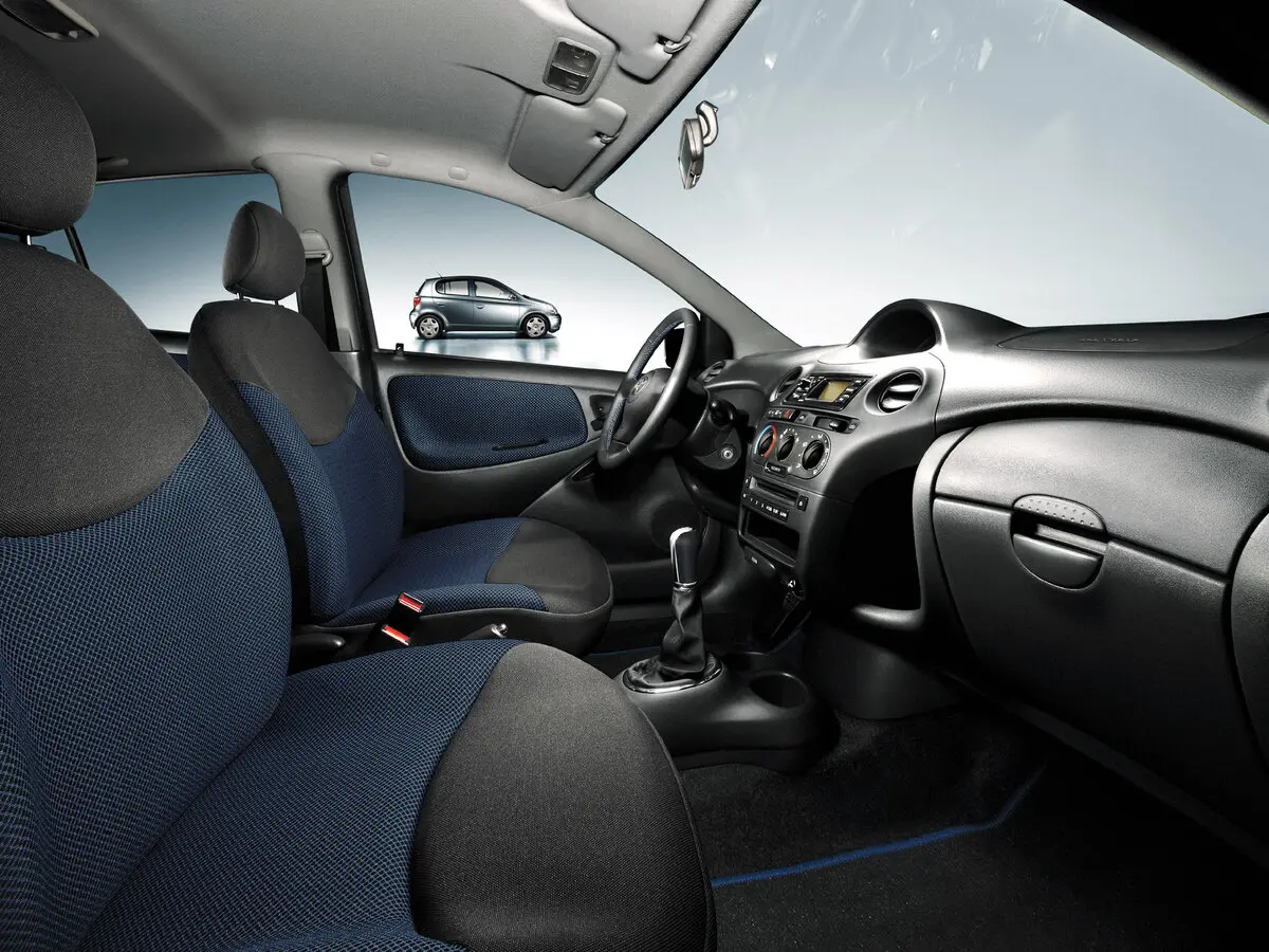 Toyota Yaris I Рестайлинг Хэтчбек 5 дв. — сүрөт 7