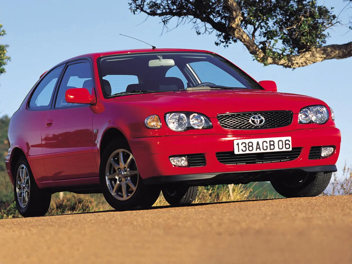 Toyota Corolla VIII (E110) Рестайлинг Хэтчбек 3 дв. — фото 3