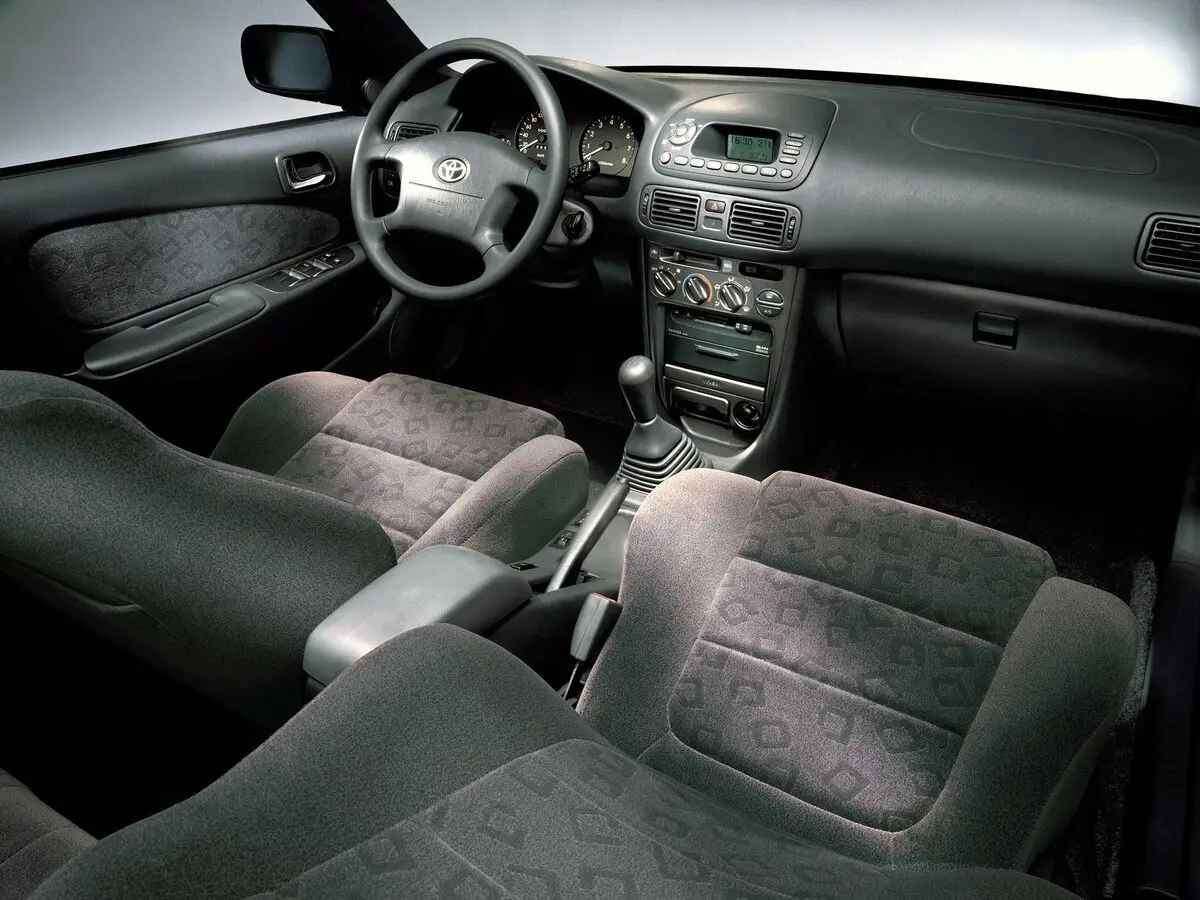 Toyota Corolla VIII (E110) Рестайлинг Хэтчбек 3 дв. — фото 6